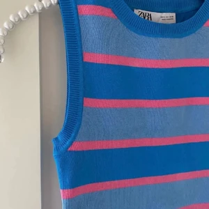 Zara linne - Säljer om detta jätte fina linne ifrån zara pga oseriös köpare , köpte det i götteborg och det har inte kommit till så mycket användning, storlek S men passar xs också. Buda från 100kr ( 2 första bilderna är lånade)