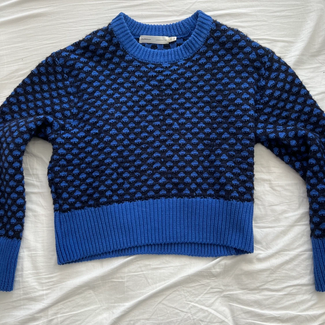 Blå stickad tröja i S - 90