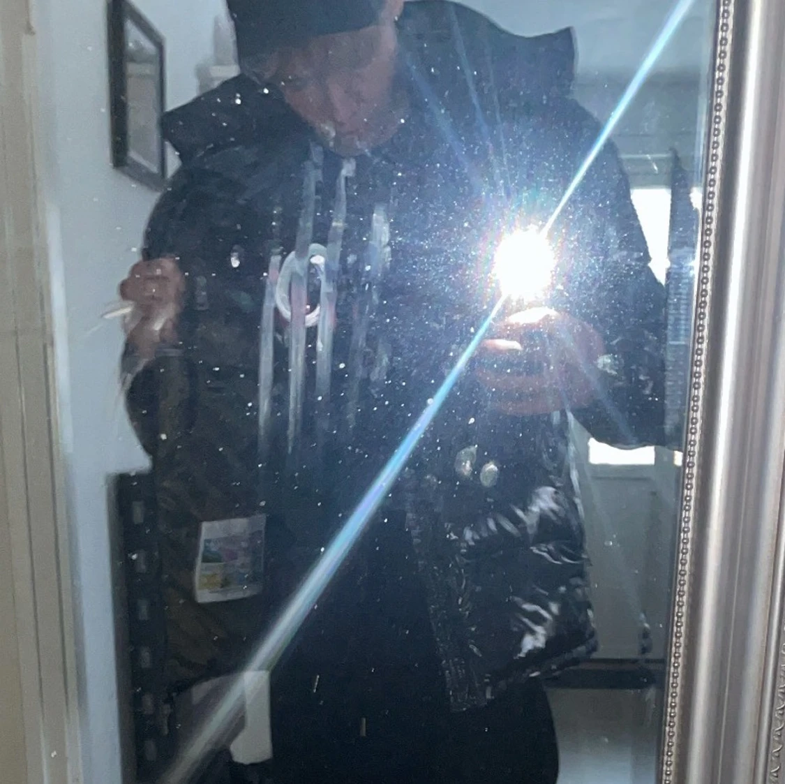 Moncler jacka, glänsande tyg