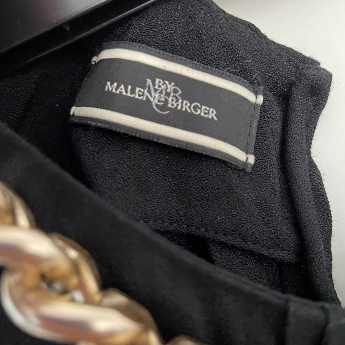 Fin blus med kedja  - 90