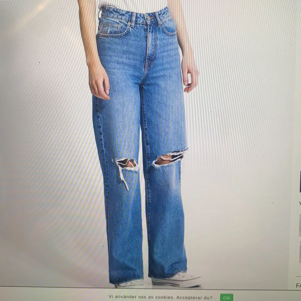 Slitna vida jeans från lager 157, inte använda supermycket därav säljer dom. Köpta för 300 förra året⭐️⭐️. Jeans & Byxor.