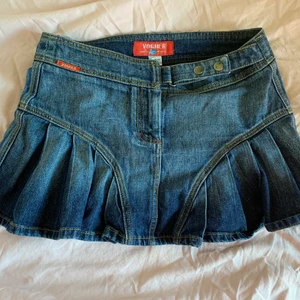 Denim kjol - En y2k kjol som ej är använd! Den är bra kvalitet och super cool💗💗 köparen står för frakt!❤️