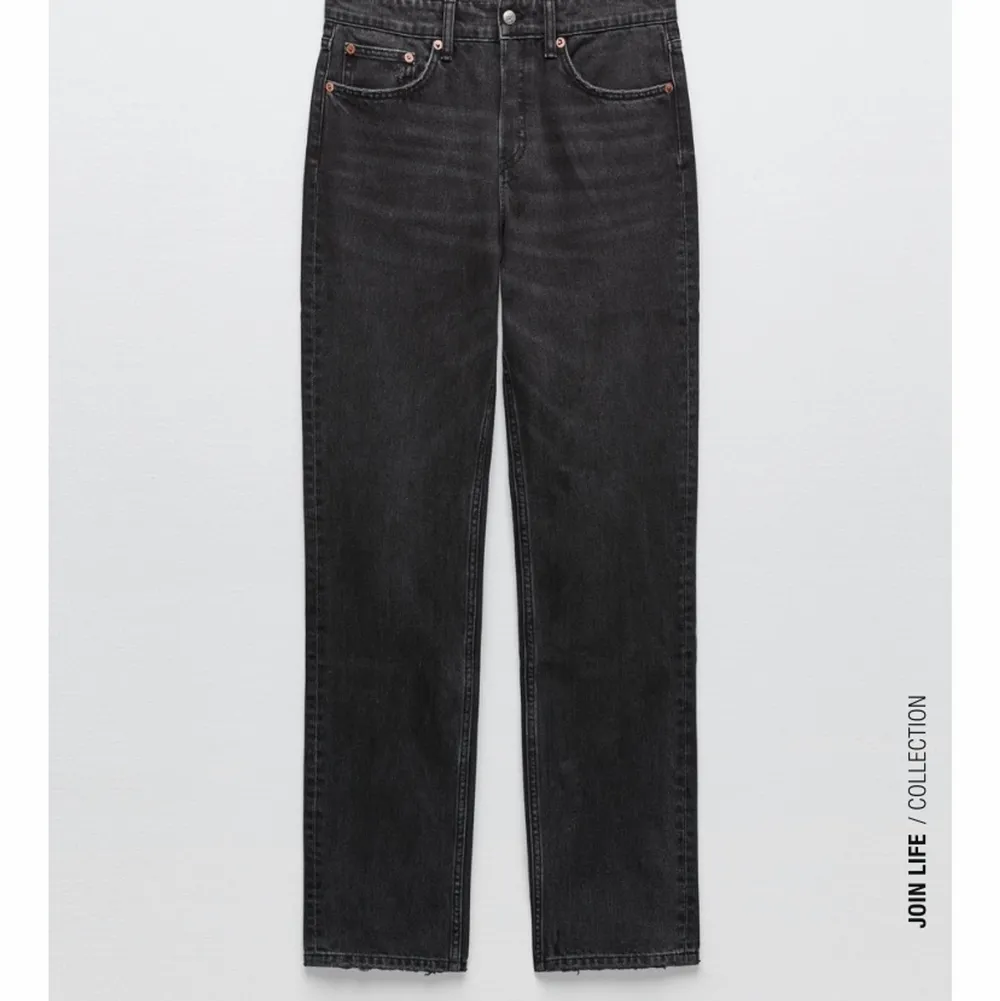 Mörk gråa Zara Jeans, i storkel 38. Modell; straight. Helt oanvända med lapp kvar.. Jeans & Byxor.