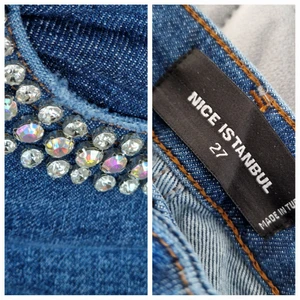 Jeans size M - vackra jeans med hög midja med zirkoniadetaljer