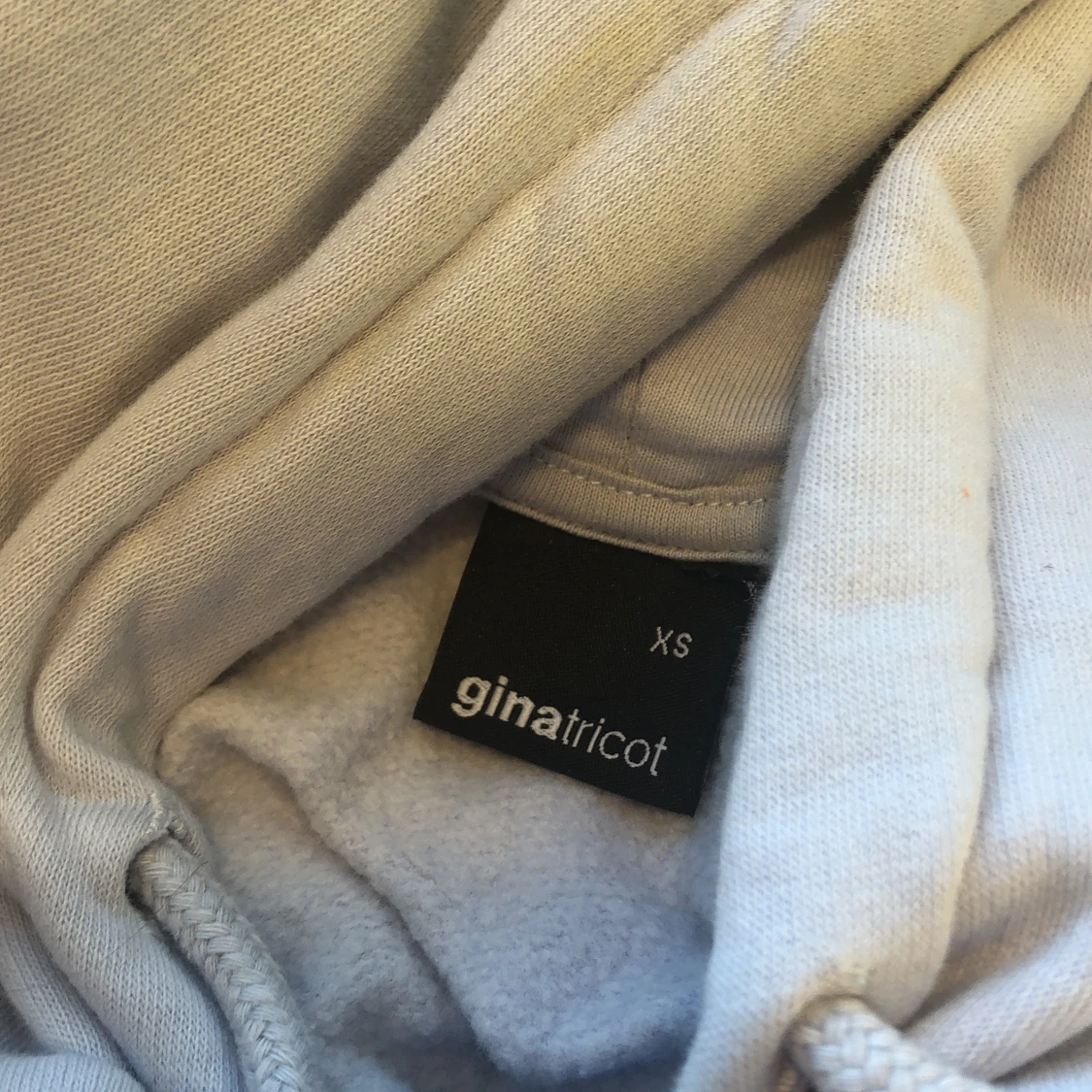 Gina Tricot ärmlös hoodie - 90