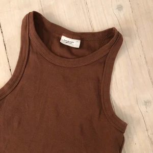 Brunt linne  - Bruns linne i storlek s!⚡️