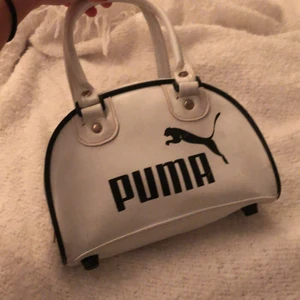 Väska  - En fin puma väska jag köpt secondhand, kommer inte till användning. 