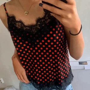 Linne - Skit snygg topp från zara i nyskick, stl xs men passar mig som är en s/m ❤️ passar både till fest och vardag ❤️‍🔥