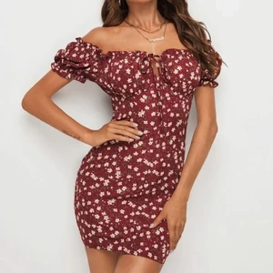 Klänning - Helt ny. Säljer den för jag beställde två fel. Xs och passa S 