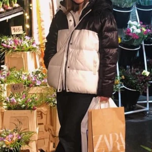 Nakd jacka - jacka från na-kd i strl 36 men passar även 38, finns inte på hemsidan längre🤍 skriv för mer info/fler bilder!