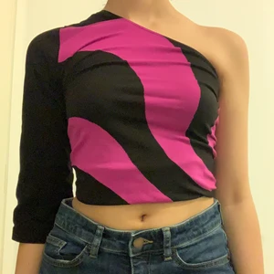 Y2k asymmetrisk topp 💰 - Topp i nyskick! Stretchigt material. Frakten är inkluderad i priset <3