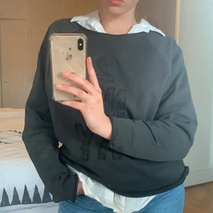 2nd day mörkgrå tjocktröja - 2nd day mörkgrå tjocktröja säljes pga rensar ur min garderob. Köparen står för frakt.☺️