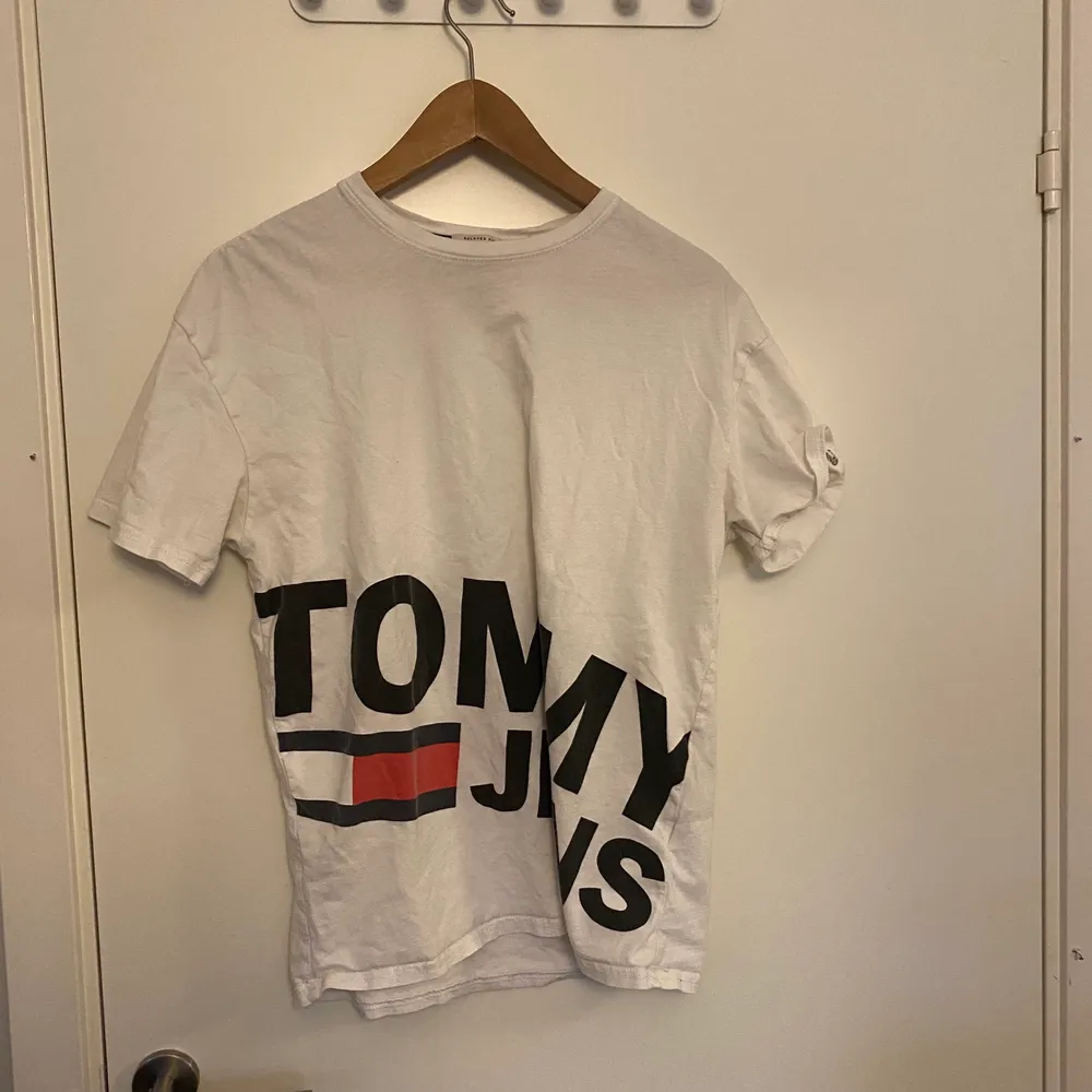 T-shirt från Tommy Jeans, skick 9/10, storlek S. T-shirts.