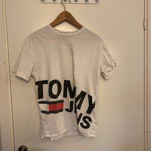 T-shirt från Tommy Jeans, skick 9/10, storlek S
