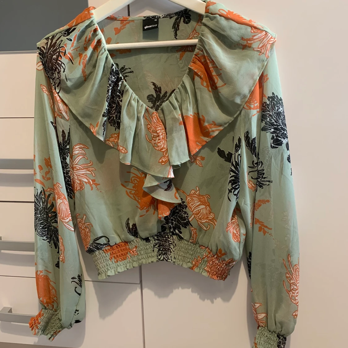 Blus från Ginatricot, storlek S