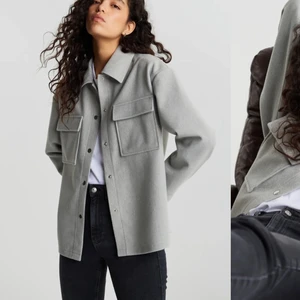 Jacka - Säljer denna jacka ifrån Ginatricot storlek XS men skulle säga att den sitter som en M då den är oversized. Jackan är använd 2 gånger och den är i ett nytt skick. Säljer den för att jag ångrar att jag köpte den eftersom jag inte tycker att den satt snyggt på min kropp. Jackan är köpt för 500kr, osäker på vad frakten kommer ligga på just nu men kollar upp det om någon är intresserad 