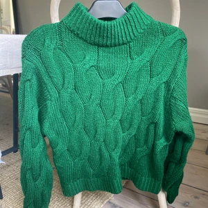 Grön stickad tröja H&M - Jättefin mysig grön stickad tröja från H&M stl xs/34