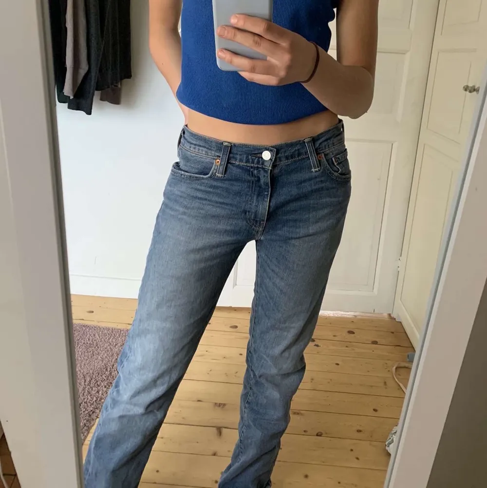Jättefina jeans från Levis i superbra skick!💓💓. Jeans & Byxor.