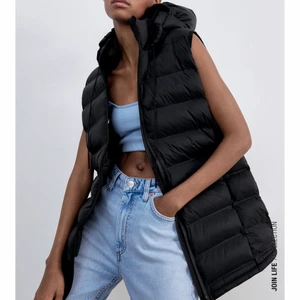 Väst från zara - Helt ny väst från zara använd 3/4 gånger. Jag säljer den nu för 340 kr