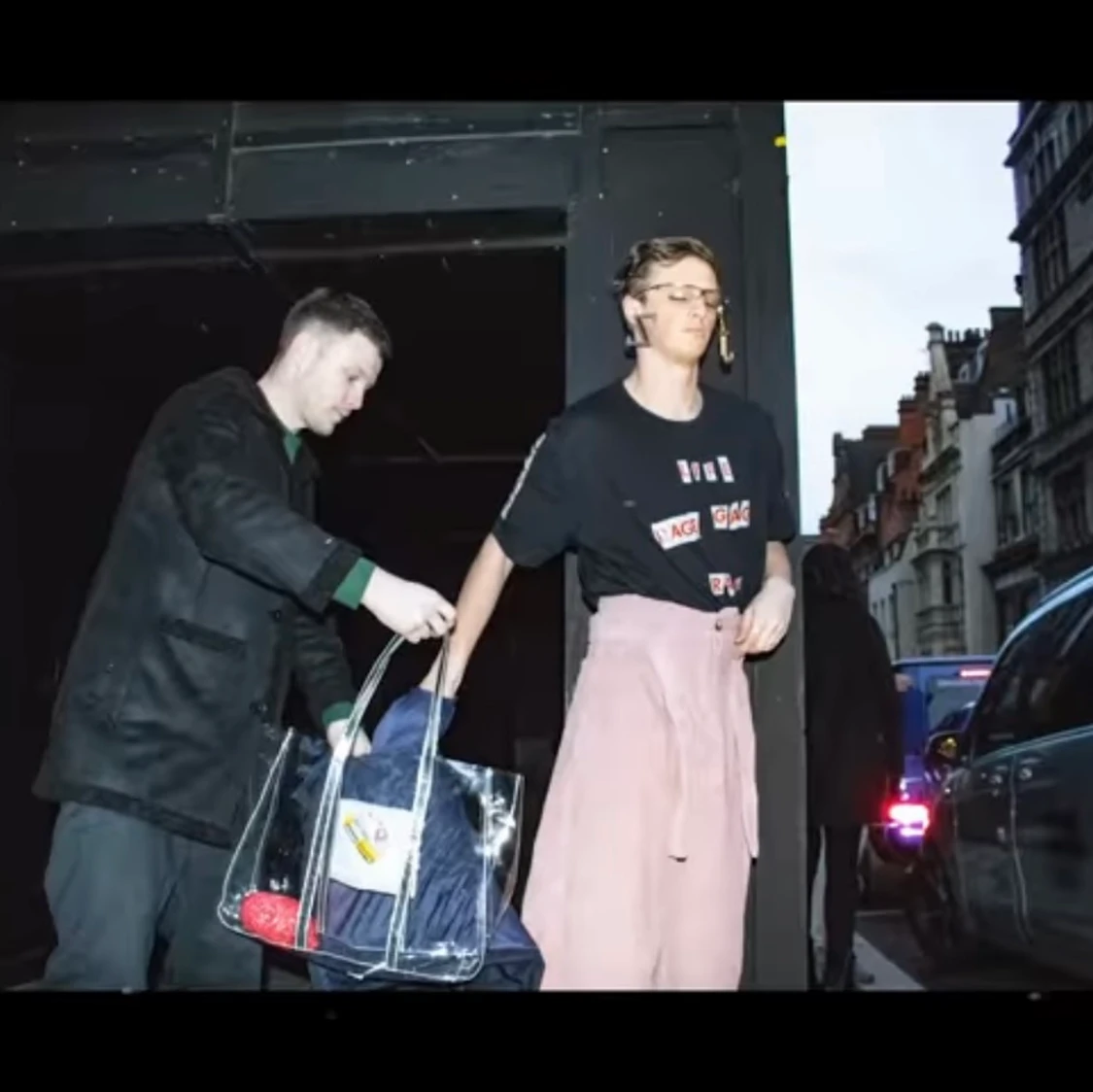 Rosa utsvängda manchesterbyxor - 90