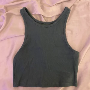 Zara linne - Säljer detta populära gröna zara linnet som är slutsålt på sidan Använt ca 4ggr köparen står för frakt köp direkt 180+frakt