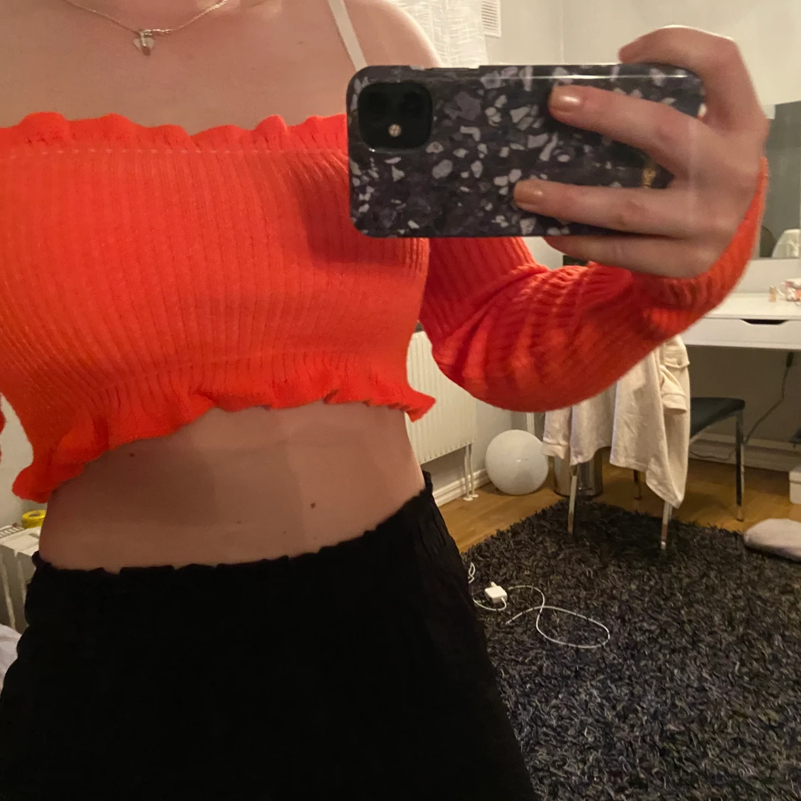 Orange stickad tröja