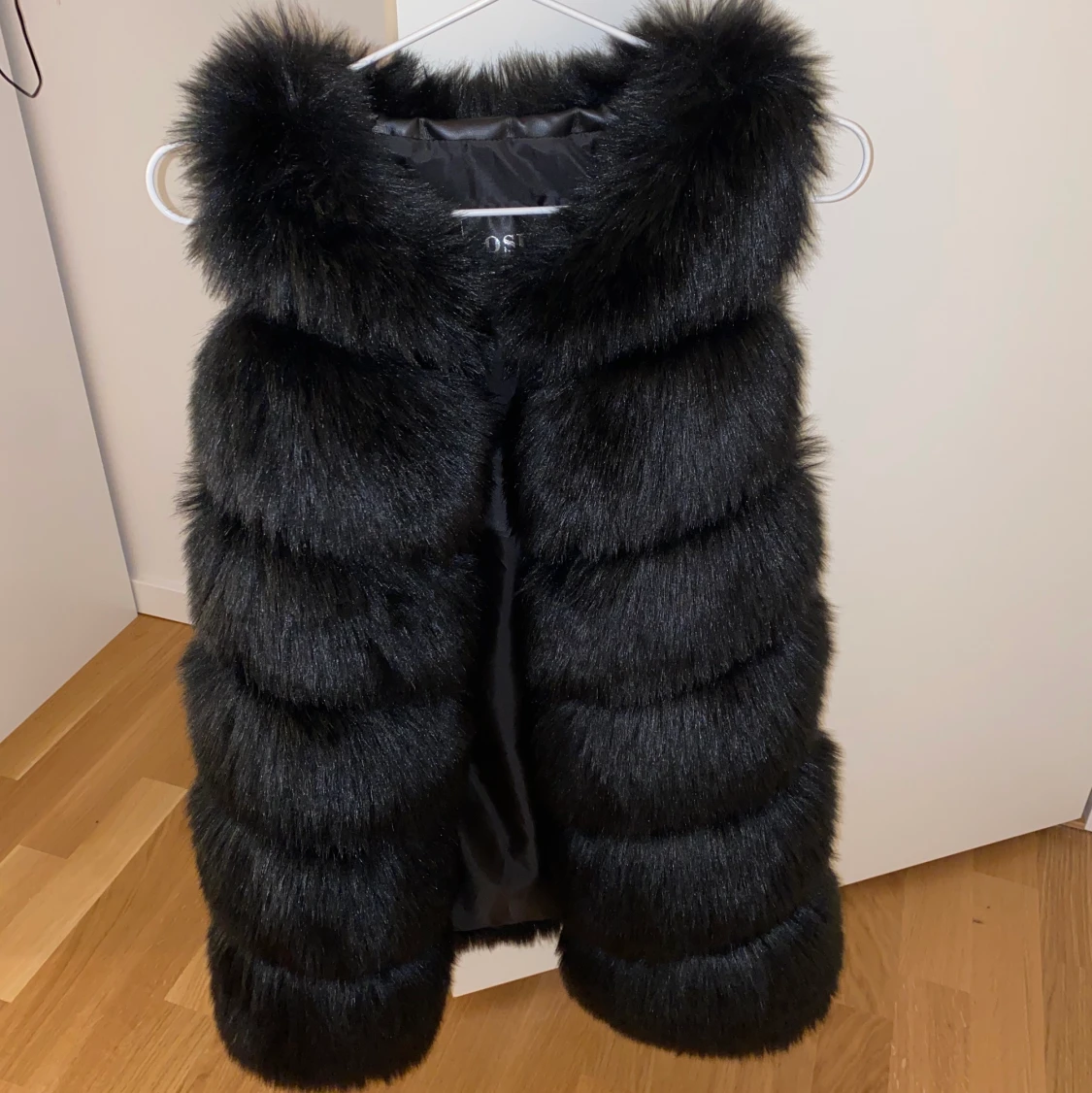 Svart Pälsväst storlek S (faux fur)