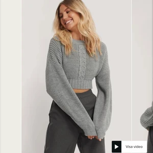 Helt oanvänd tröja från NAKD! - Säljer denna gråa superfina stickade tröja från NAKD i storlek XS, då den inte har kommit till användning 