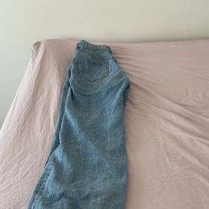 Jeans - Zara jeans storlek 40, alldeles för stora för mig! Köparen står för frakt på 66 kr