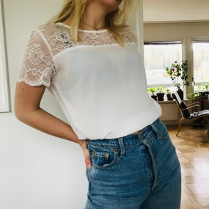 Blus vila - En blus/t-shirt från vila. Storlek xs. Jättesöt med spetsdetalker upptill. 