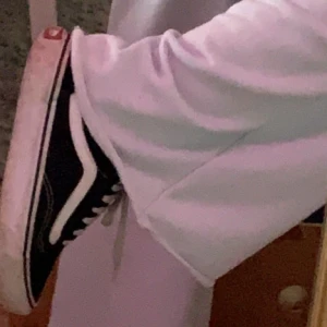 Vans - 🤎VANS Old Skool-modell🤎använda max 10 gånger, storlek 37, bra skick som ni ser endast lortig sula