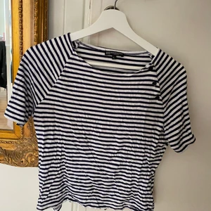 Randig tröja - Söt randig tröja från Bandolera, storlek L men rätt liten i storleken