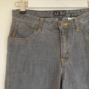 Armani jeans - Grå vintagejeans från Armani i strl 29! Är i en bootcutmodell, använda men i bra skick! 
