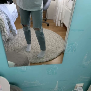 Jeans - jJätte sköna och fina sommarjeans från zara. Väl använda men fortfarande i väldigt bra skick. Jag är 164 och de passar mig perfekt.💗💗