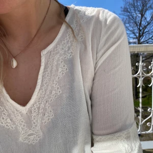 Söt blus från hollister - Söt blus. Knappt använd! Storlek XS! Frakt ej inkl. ❤️