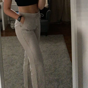 Linnebyxor 36 - Säljer mina linnebyxor från Esprit då de är försmå, användes 3 gånger. Nypris 699 blir det många som budar bli de högsta priset