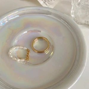 Ringar - Stänger ner nätshoppen och rensar de sista ringarna. Helt nya, få tal kvar!  ( kommer ut fler bilder) OBS! Köparen står för frakt! Storleken är ONE SIZE men jag har ganska stora o breda fingrar och kan dem på pekfingret. Tillsammans: 190kr enskilda: 120kr