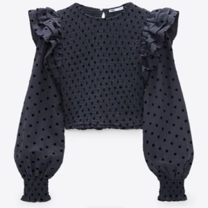 Prickig blus - Eftertracktaf blus från Zara! En knapp saknas där bak men är lätt att fixa! 