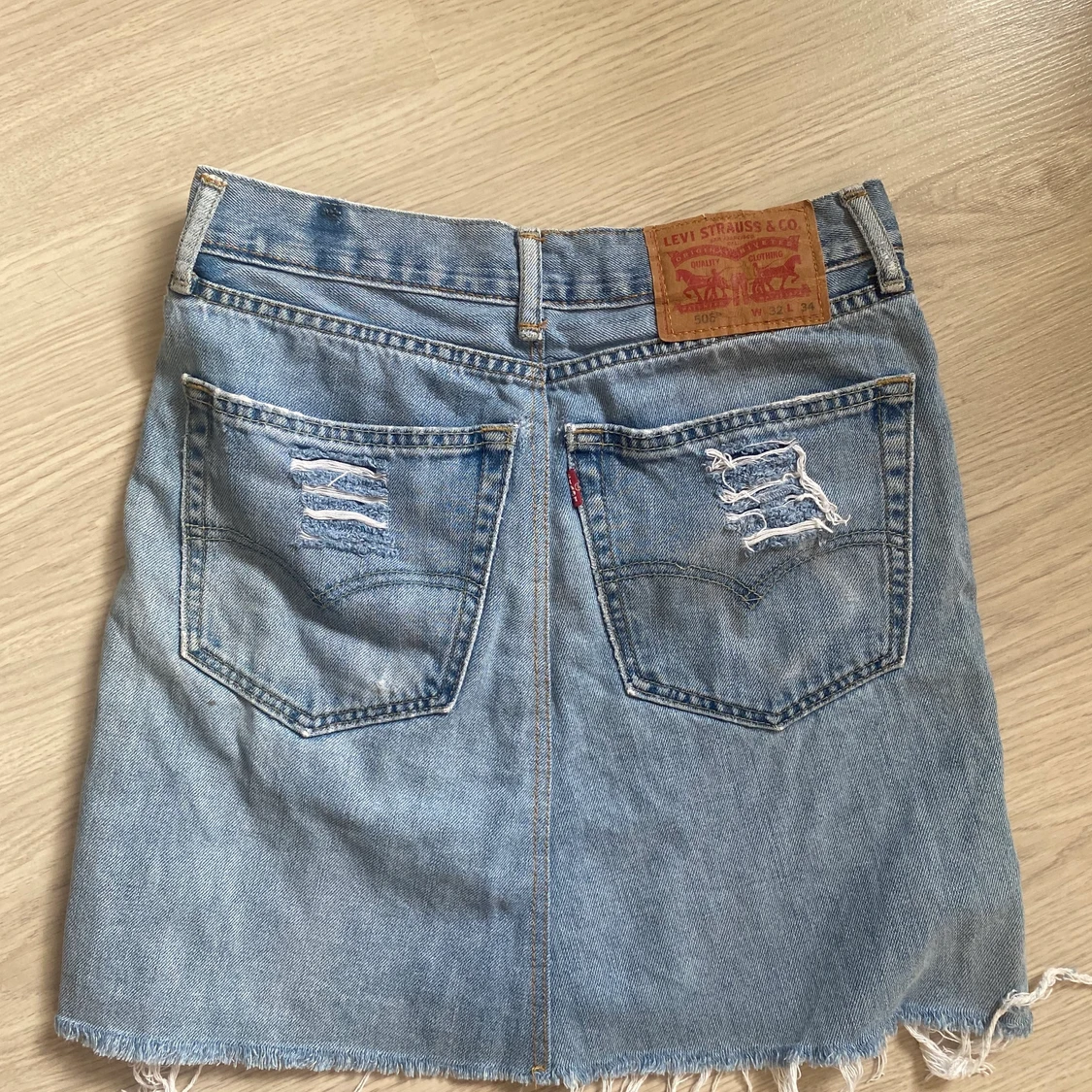 Ljus Levis-jeanskjol - 90