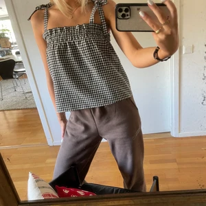 Linne - Oanvänt linne! I storlek XXS men passar allt från XXS-M🖤 MÅNGA ÄR INTRESSERADE💜 Buda gärna privat till mig!   (KONTAKTA MIG OM DU VILL KÖPA DIREKT FÖR 300 + frakt)