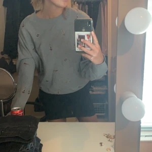 En gant tröja - Säljer denna gant tröjan som e as cool men har bara inte kommit till användning. Men för fler bilder eller frågor är det bara att fråga mig så kan jag fixa det 😋💗💗