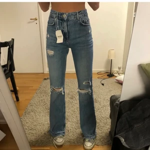 Jeans från bershka - Jeans från Bershka, obs första bilden är lånad!! Jättefina & i toppen skick. 
