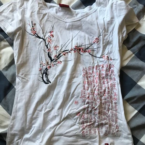 Fin tröja från miss sixty  - Köpt på Plick men super fint skick! Passar även xs/s💖