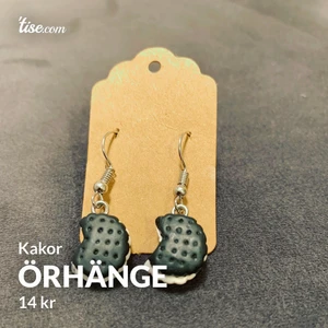 Örhänge  - Ett par örhänge ser ut som kakor.❤️ Rintigt silver 