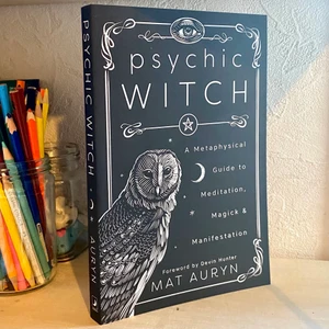 Psychic witch  - Sja titeln beskriver sig själv. Boken lär en att öva på att meditera, manifestera och hur man kan använda sina ”psychic senses” tyckte boken va bra för alla som vill börja med sånt här. Man får läsa om symboler och utföra övningar i boken! 