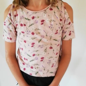 Barn t-shirt. Lager 157  - En lager 157 t-shirt. (för barn). Sällan använt. Storlek 130. Köparen står för frakten. Kontakta mig för fler bilder. Bra skick. 