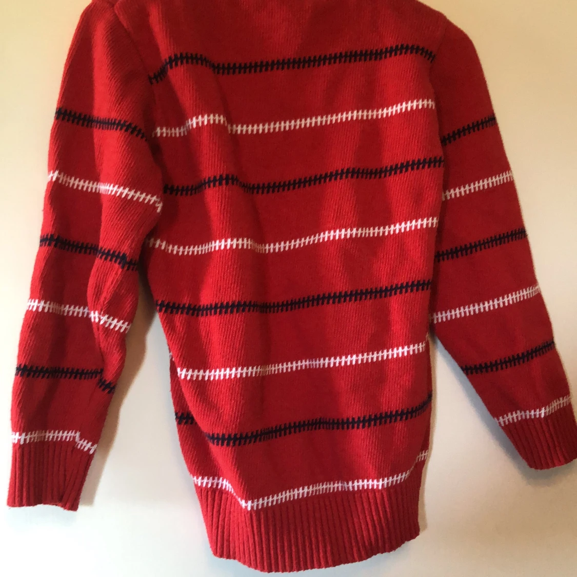 Stickad tröja. Gazelle. S, även M - 90
