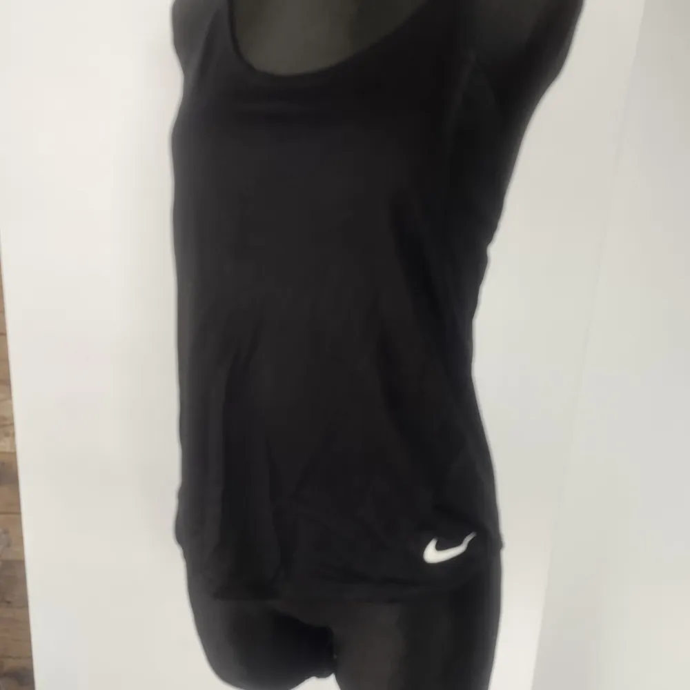 Sport linne från Nike i storlek xs i fint skick . T-shirts.
