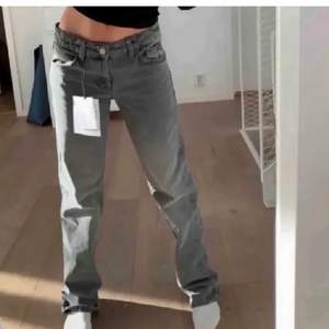 Helt nya jeans från zara endast testade i deras utsålda low rise model. 