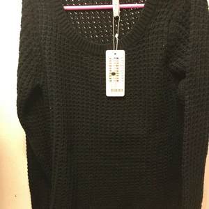 FB Sister tröja stlk M - Oanvänd tröja stlk M. Lapp kvar. Nypris 199. Lite längre baktill. 